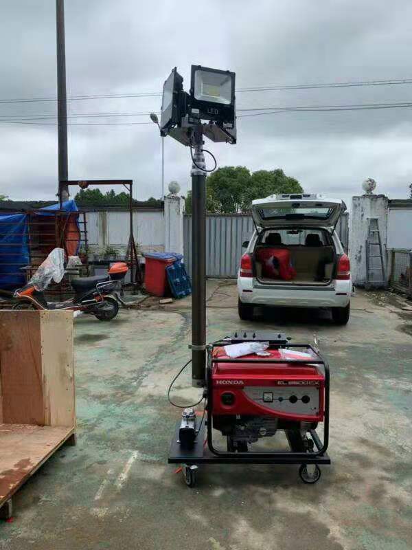 汽油發電機升降照明燈